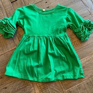 Green ruffle dress 12 months GUC 🐶🚭